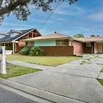 New Orleans Escape Near Theme Parks And Downtown!