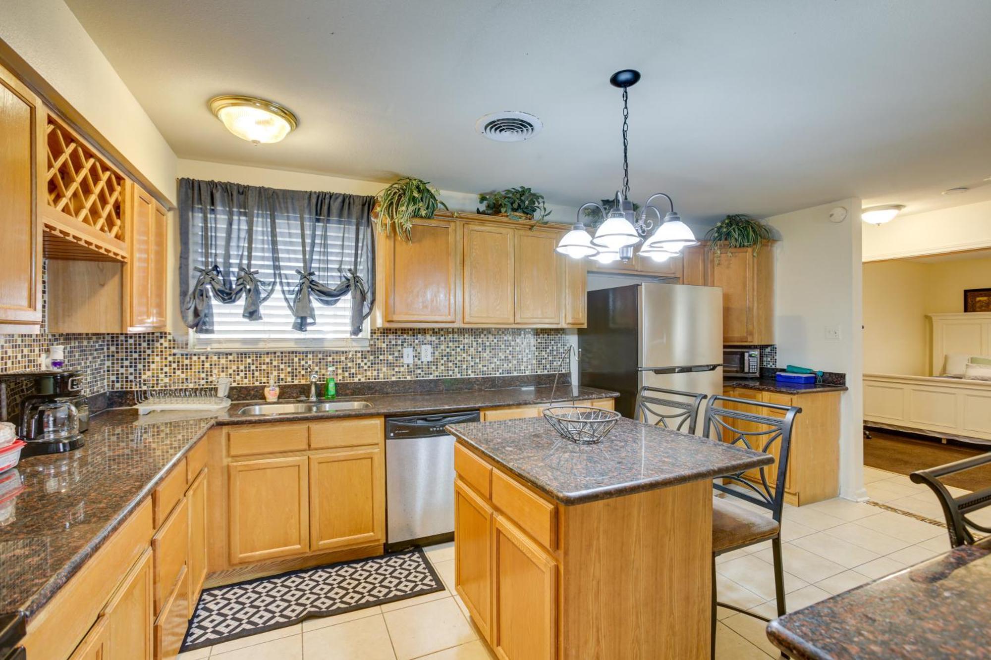 Escape Near Theme Parks And Downtown! Holiday home New Orleans