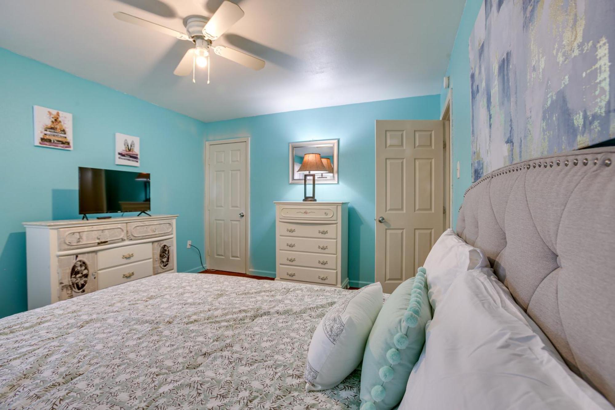 Holiday home Escape Near Theme Parks And Downtown!